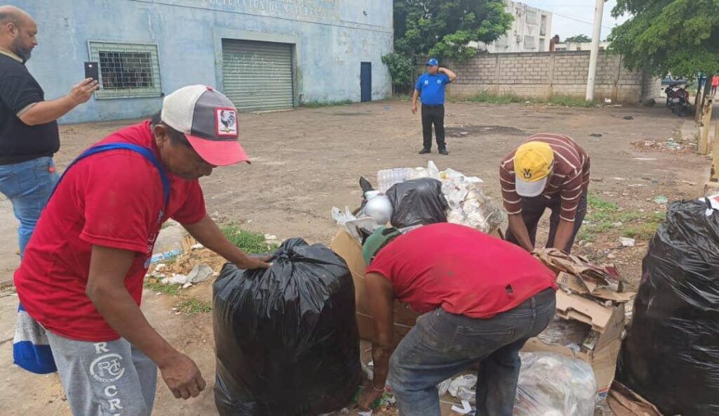 Alcaldía Bolivariana de Maracaibo arrancó con el Operativo Cero Carretilla en las vías principales de la ciudad 2 WhatsApp Image 2025 10 23 at 8.50.10 AM 1