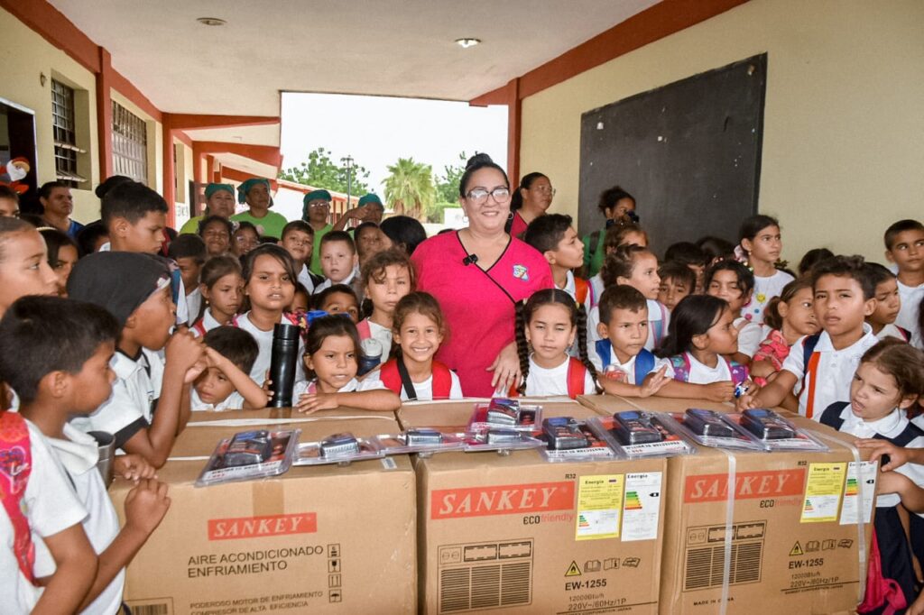 Alcaldía de San Francisco realizó entregas de equipos para mejorar infraestructuras educativas 3 WhatsApp Image 2025 10 23 at 9.52.41 AM 2