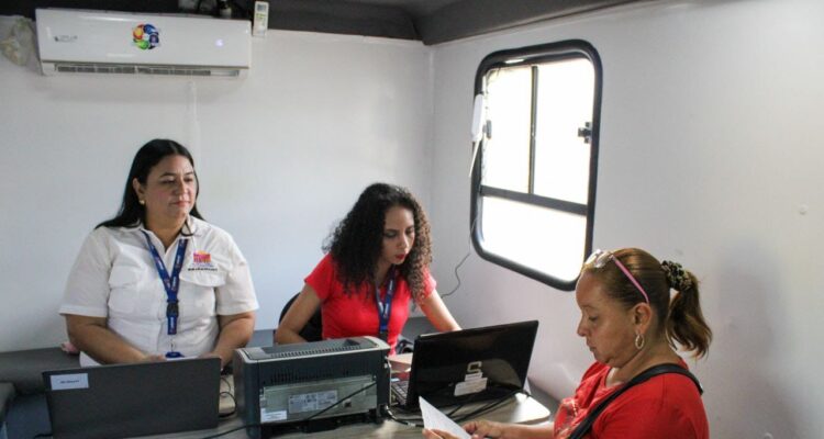Alcaldía de Maracaibo inició jornada de registro y cobro de tributos en el Callejón de los Pobres 1 Alcaldía