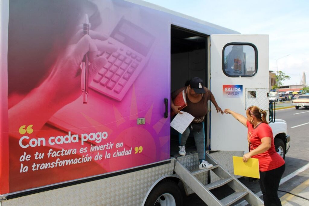 Alcaldía de Maracaibo inició jornada de registro y cobro de tributos en el Callejón de los Pobres 2 WhatsApp Image 2025 10 23 at 9.57.17 AM 6