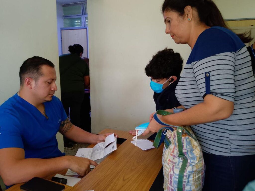 Cálculos Renales Pueden Manifestarse a Cualquier Edad 2 WhatsApp Image 2025 10 27 at 11.57.34 AM 1