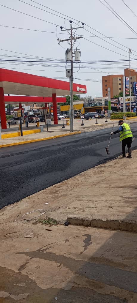 Alcaldía de Maracaibo culminó rehabilitación de la avenida Las Delicias con 5.600 toneladas de asfalto 3 WhatsApp Image 2025 10 28 at 3.36.56 PM 1