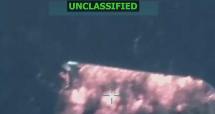 Estados Unidos destruyó una segunda narcolancha en el Pacífico y compara a tripulantes con Al Qaeda (+Video) 1 Lancha Estados Unidos