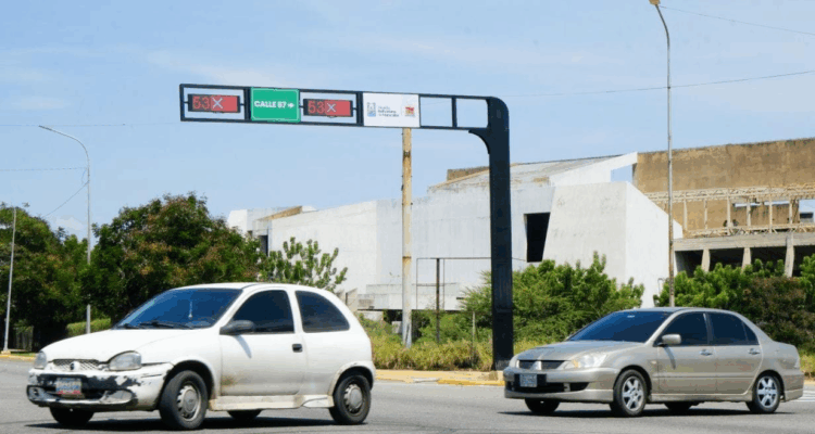 Alcaldía de Maracaibo comenzó la instalación de semáforos digitales en la ciudad 1 Semáforos