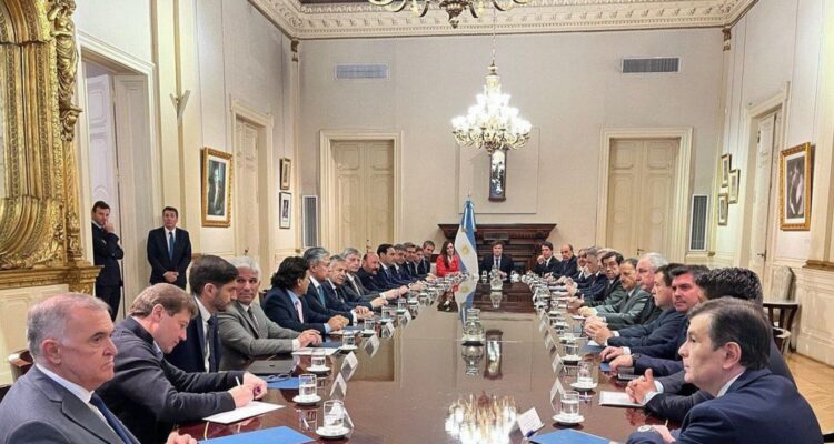 Milei se reúne con gobernadores provinciales aliados en busca de apoyo a sus reformas 1 Milei