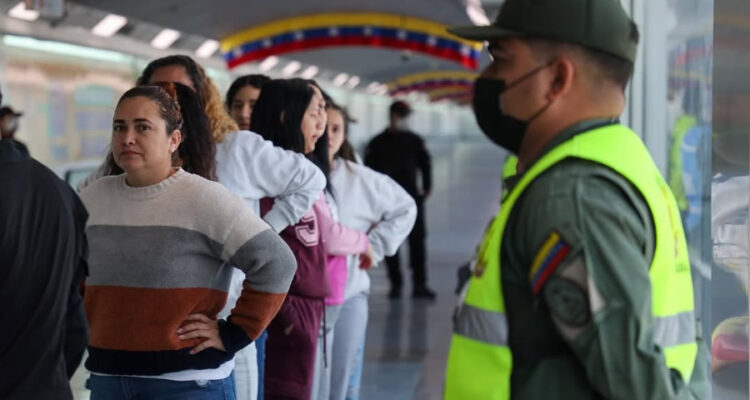 Llegaron a Venezuela 208 migrantes en avión de EE. UU. 1 Migrantes venezolanos