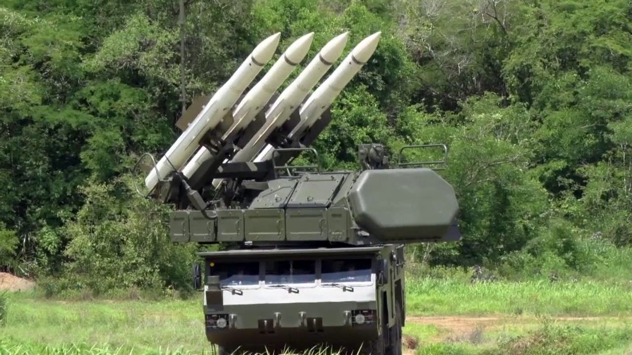 Según el diputado ruso Alexei Zhuravlev: «Ya estamos suministrando armas a Venezuela, y se está considerando el envío de misiles Oreshnik». 5 Buk M2E
