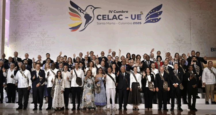 La Cumbre CELAC-UE llamó a la paz y cuestiona despliegue militar de EE. UU. en el Caribe 1 CELAC