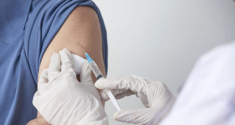 Brasil aprobó la primera vacuna de dosis única contra el dengue 1 Brasil- Dengue