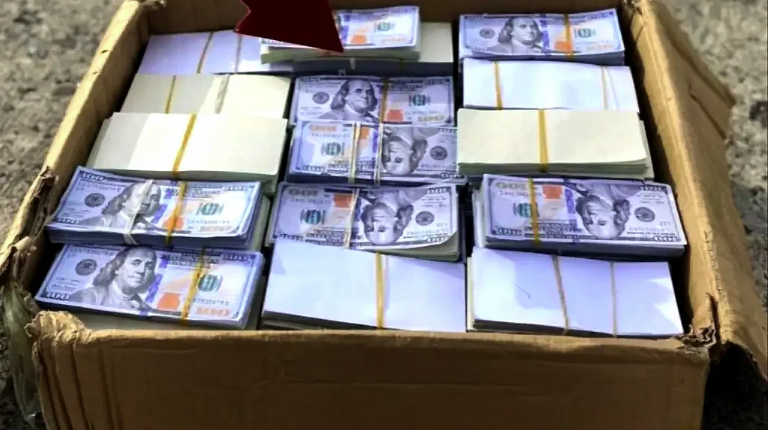 Colombiano fue detenido por la GNB con10 mil 200 dólares falsos 2 Dolares falsos