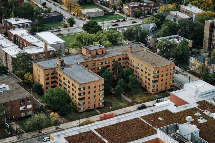 Operativo migratorio «antiterrorista» en Chicago desmantela vidas mas no redes criminales: venezolanos fueron detenidos sin razón 2 Edificio donde se realizo la redada