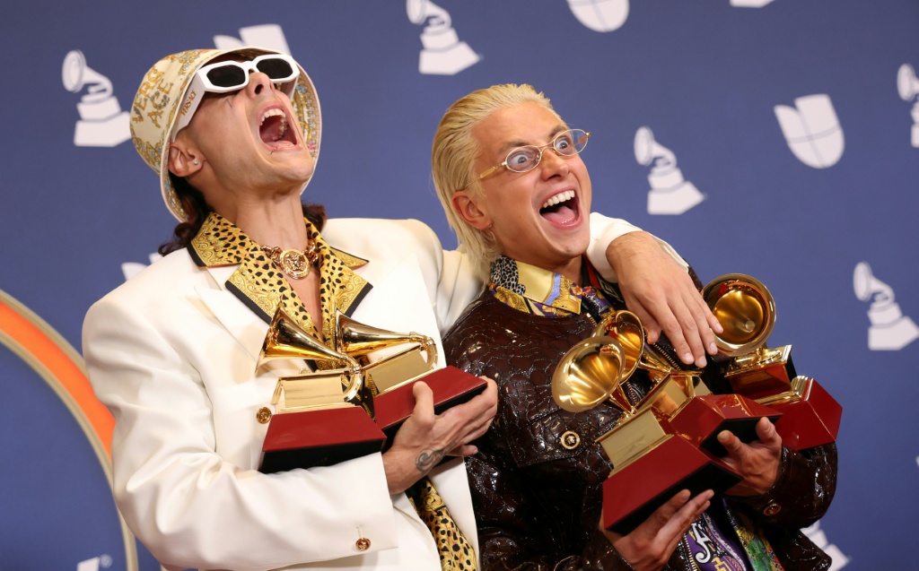 Bad Bunny triunfó en unos sorpresivos Grammy Latinos 3 Grammy