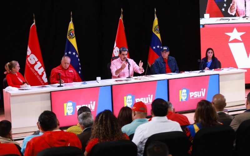 Presidente Maduro: En menos de 48 horas se logró conformar 145 mil Comités Bolivarianos de Base Integral 2 Maduro3