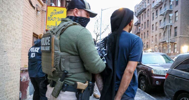 Operativo migratorio «antiterrorista» en Chicago desmantela vidas mas no redes criminales: venezolanos fueron detenidos sin razón 1 Redadas en Chicago