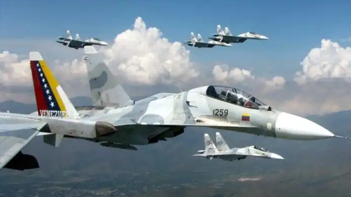Según el diputado ruso Alexei Zhuravlev: «Ya estamos suministrando armas a Venezuela, y se está considerando el envío de misiles Oreshnik». 6 Su 30MK2