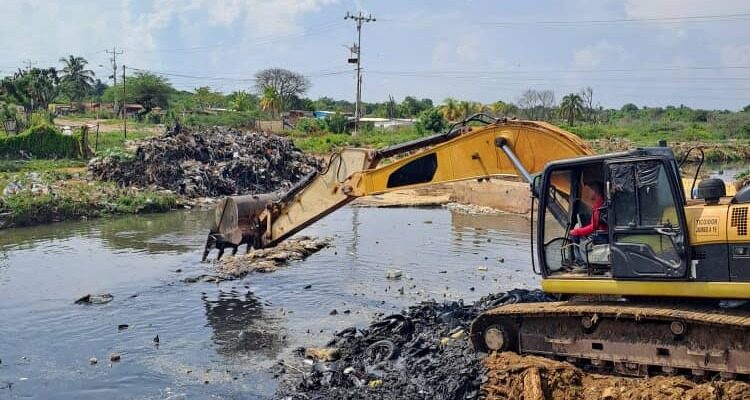 Cañada Fénix bajo trabajos de saneamiento por la Alcaldía de Maracaibo 1 Cañada