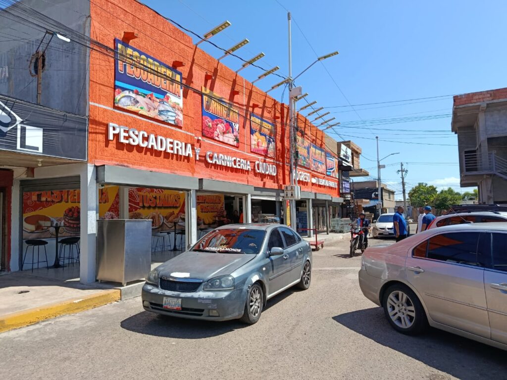 SEDEBAT, Geomática y Taquilla Única realizaron campaña de concientización tributaria en la zona económica productiva «El Nino» 2 WhatsApp Image 2025 11 03 at 9.06.20 AM