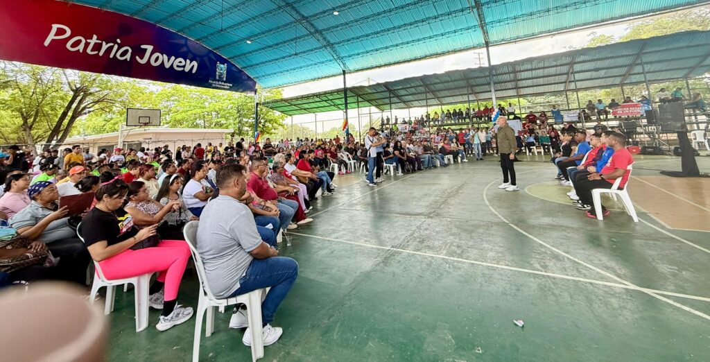 Alcalde Di Martino entrega financiamiento a proyectos aprobados en Consulta Nacional de la Juventud 3 WhatsApp Image 2025 11 03 at 9.15.07 AM 1