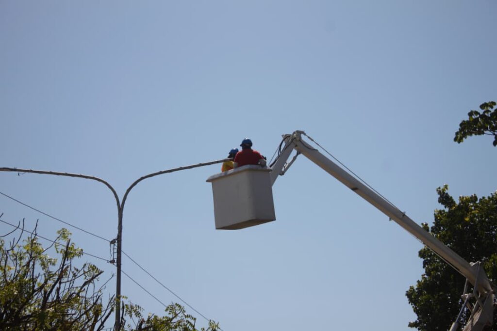 Alcaldía Bolivariana de San Francisco inició trabajos de rehabilitación vial en la Avenida 5 4 WhatsApp Image 2025 11 05 at 9.57.00 AM 8