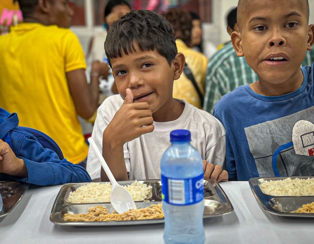 Comedor «Alimentando Sueños» de FUNDANIS ofrece sustento a 90 niños, niñas y adolescentes 4 WhatsApp Image 2025 11 06 at 9.56.42 AM 1