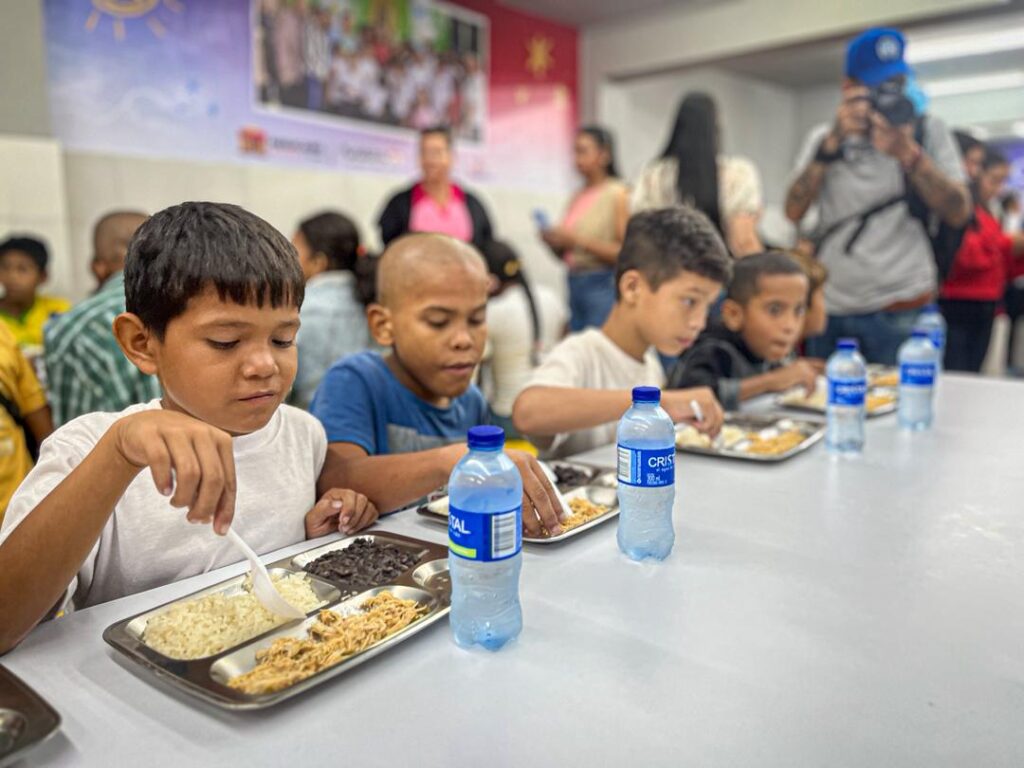 Comedor «Alimentando Sueños» de FUNDANIS ofrece sustento a 90 niños, niñas y adolescentes 2 WhatsApp Image 2025 11 06 at 9.56.42 AM