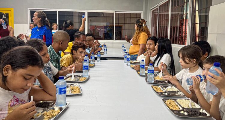 Comedor «Alimentando Sueños» de FUNDANIS ofrece sustento a 90 niños, niñas y adolescentes 1 Comedor