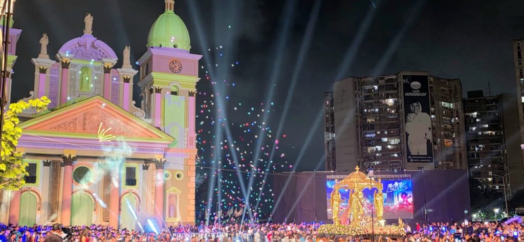Maracaibo vibró con más de 1600 gaiteritos y 1500 drones en homenaje al «Parroquiano» Astolfo Romero 3 WhatsApp Image 2025 11 10 at 10.25.28 AM 6