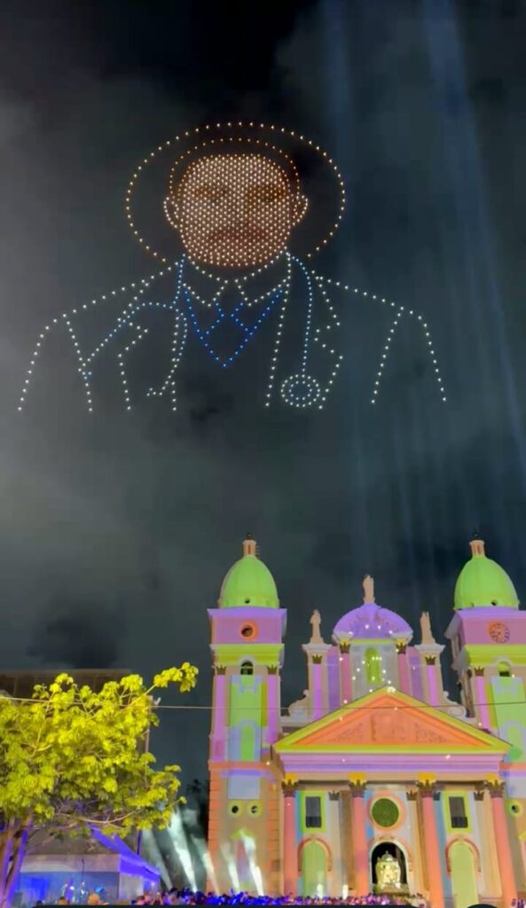 Maracaibo vibró con más de 1600 gaiteritos y 1500 drones en homenaje al «Parroquiano» Astolfo Romero 4 WhatsApp Image 2025 11 10 at 10.25.28 AM 7