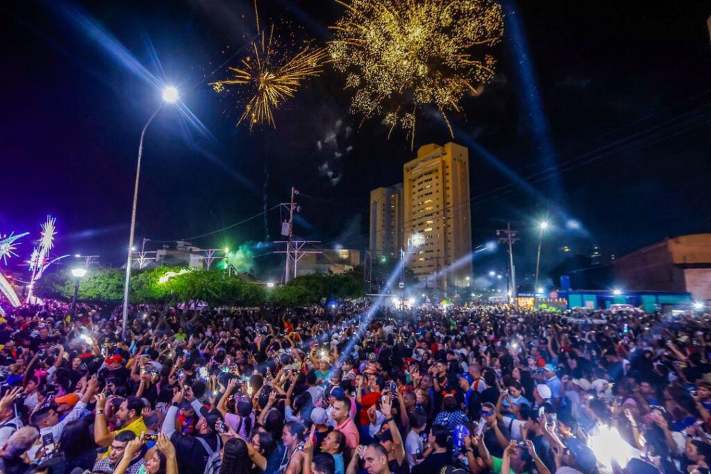 Maracaibo vibró con más de 1600 gaiteritos y 1500 drones en homenaje al «Parroquiano» Astolfo Romero 5 WhatsApp Image 2025 11 10 at 10.25.29 AM
