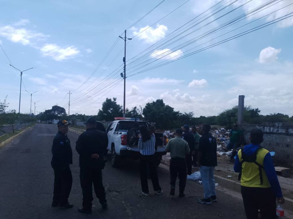 ¡Sin contemplaciones! Detuvieron a hombre por arrojar basura en espacio público 2 WhatsApp Image 2025 11 14 at 10.24.13 AM 2
