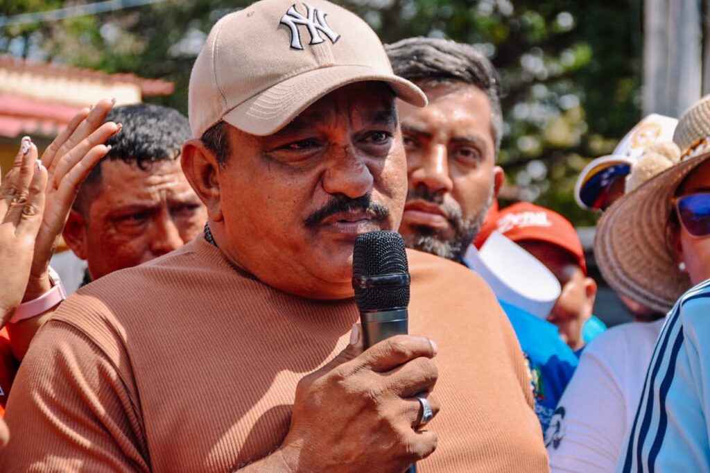 5 mil toneladas: Luis Caldera y Héctor Soto iniciaron Plan de Recuperación Vial en la parroquia Marcial Hernández 3 WhatsApp Image 2025 11 14 at 10.29.16 AM 1