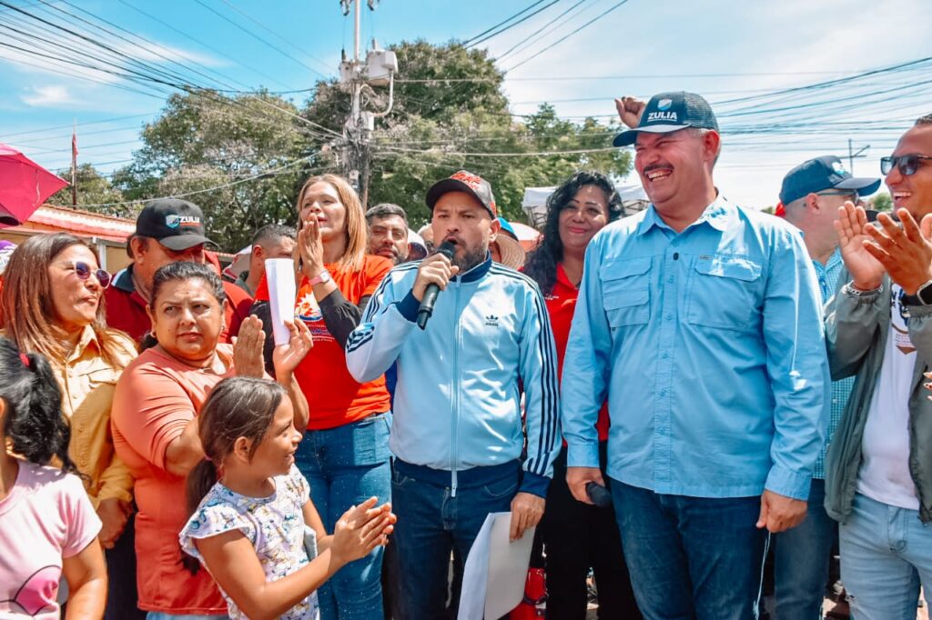 5 mil toneladas: Luis Caldera y Héctor Soto iniciaron Plan de Recuperación Vial en la parroquia Marcial Hernández 2 WhatsApp Image 2025 11 14 at 10.29.16 AM 4