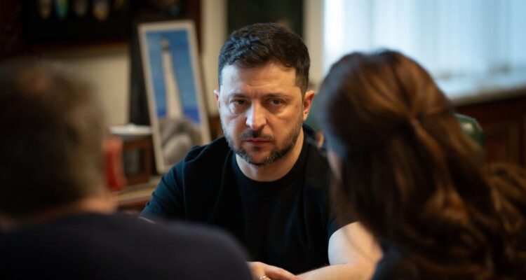 Occidente intenta silenciar el megaescándalo de corrupción ucraniano y lavar la imagen de Zelenski 1 Zelenski