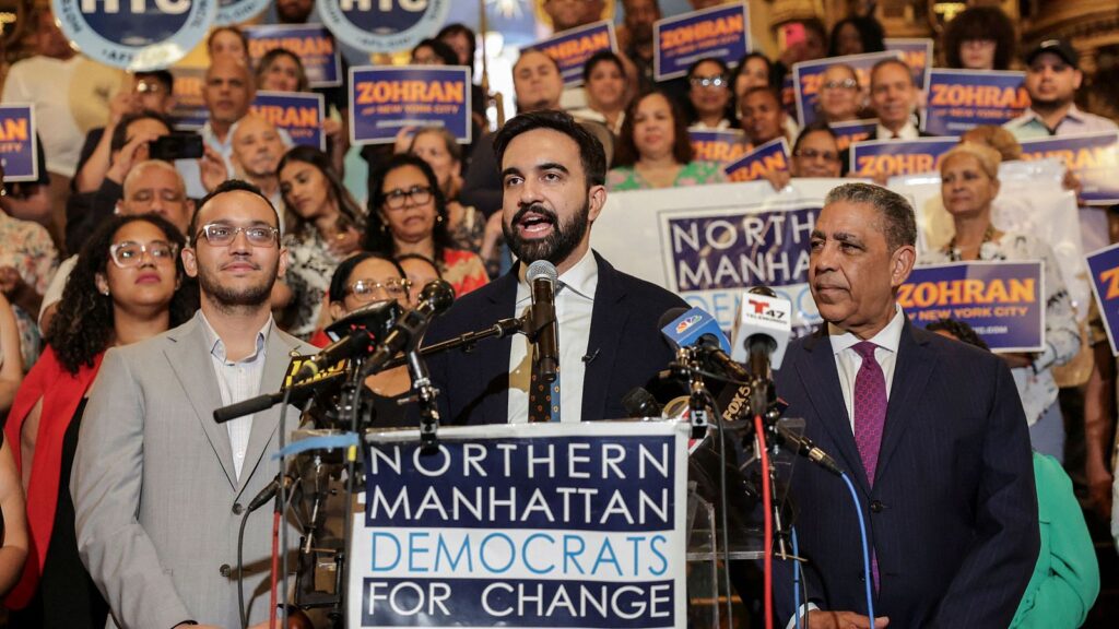 ¿Quién es Mamdani, el nuevo alcalde de Nueva York que disgusta a los propios demócratas y se le atraganta a Trump? 3 Zohran Mamdani