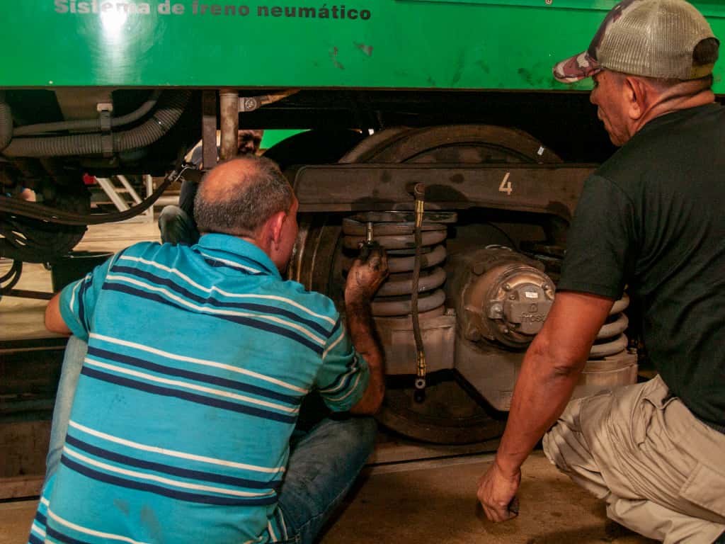 Metro de Maracaibo realiza labores de mantenimiento al tren número 5 con ingenieros y personal calificado 2 foto 3