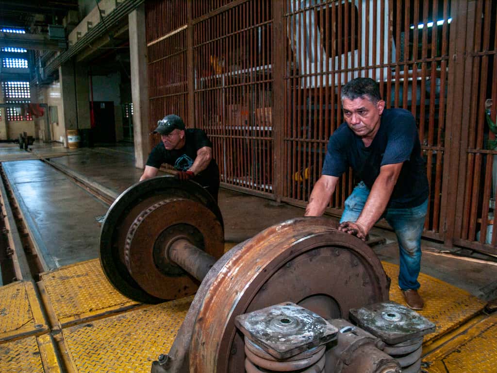Metro de Maracaibo realiza labores de mantenimiento al tren número 5 con ingenieros y personal calificado 4 foto 6