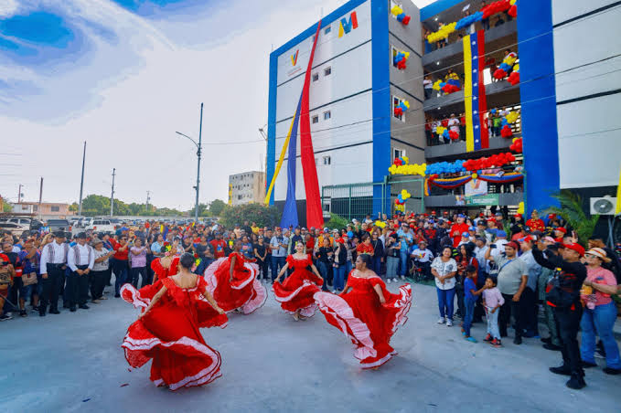 Entregados apartamentos a afectados por la explosión en la fábrica de fuegos artificiales El Gallo 4 images