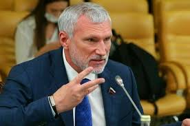 Según el diputado ruso Alexei Zhuravlev: «Ya estamos suministrando armas a Venezuela, y se está considerando el envío de misiles Oreshnik». 2 images