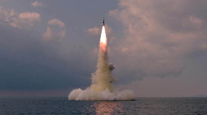 Corea del Norte lanzó un misil balístico no identificado hacia el mar tras las nuevas sanciones estadounidenses 1 w720 p16x9 2021 10 20T004316Z 1969883694 RC29DQ9ZYFB6 RTRMADP 3 NORTHKOREA MISSILES