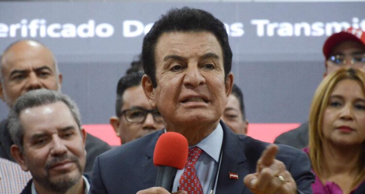 Denuncia de irregularidades de Nasralla eleva tensión en Honduras, donde llaman a la calma 1 Nasralla