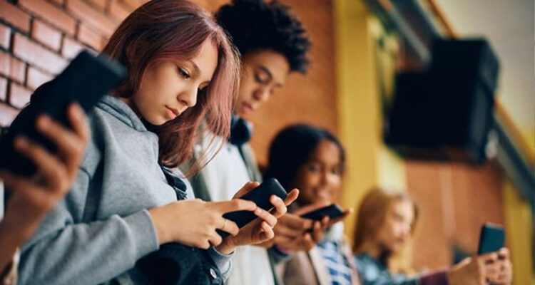 Australia hace realidad la «histórica» ley que veta a los menores de 16 en redes sociales 1 Australia- Teléfono