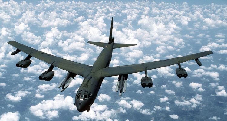 Dos bombarderos B-52 de EE. UU. volvieron a sobrevolar el Caribe cerca de Venezuela 1 Bombarderos