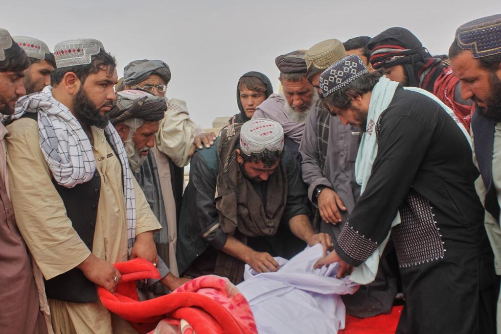 Choques con Pakistán impulsan popularidad de los talibanes 3 Civiles asesinados en enfrentamineto