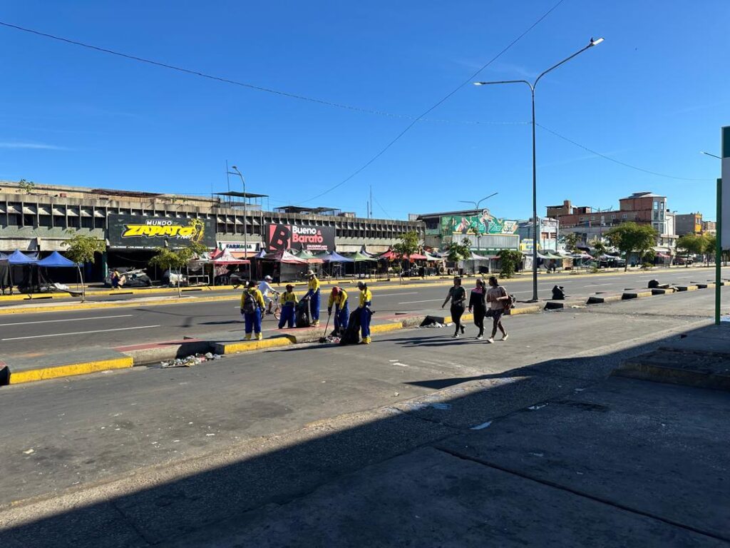 Con más de 300 trabajadores del IMA, IMAU y Fospuca, la Alcaldía de Maracaibo recogió 150 toneladas de desechos del casco central tras festividades navideñas 8 IMG 20251226 WA0035