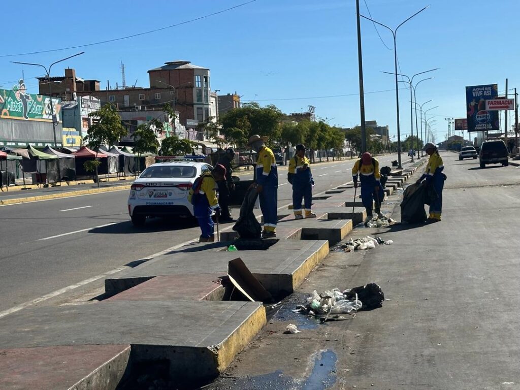 Con más de 300 trabajadores del IMA, IMAU y Fospuca, la Alcaldía de Maracaibo recogió 150 toneladas de desechos del casco central tras festividades navideñas 7 IMG 20251226 WA0037