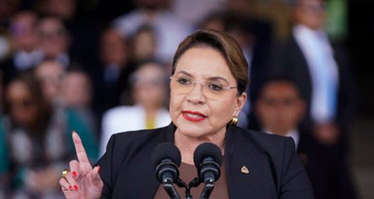 Xiomara Castro reiteró que va a garantizar la transición de presidencia a Tito Asfura en Honduras 1 Xiomara Castro