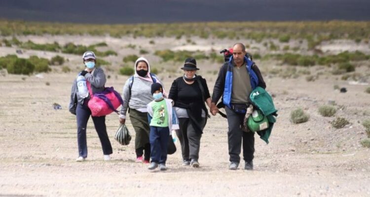 Continúa salida de venezolanos de Chile tras advertencias: «Queremos volver a nuestro país» 1 Chile- venezolanos