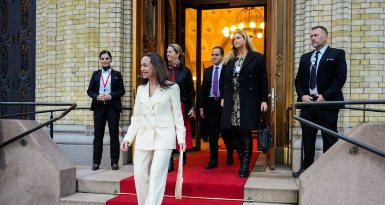Así se escabulló María Machado para llegar a Oslo, y los organizadores del Premio Nobel no pudieron esperarla 1 Machado en Oslo