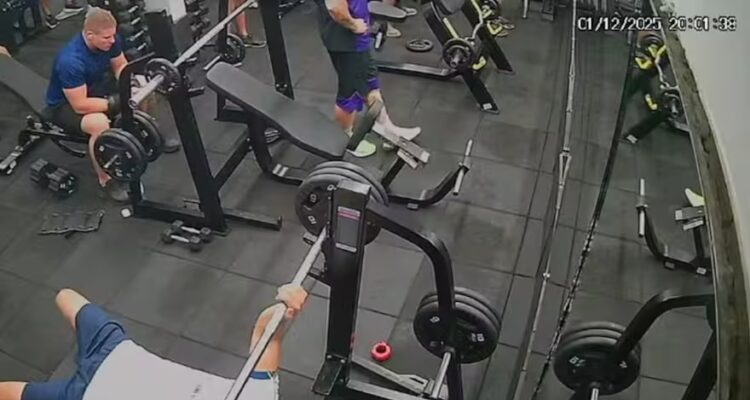 Un hombre murió en un gimnasio de Brasil, tras caerle una barra de pesas en el pecho 1 Un hombre murió en el gym