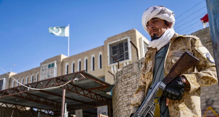Choques con Pakistán impulsan popularidad de los talibanes 1 Talibán